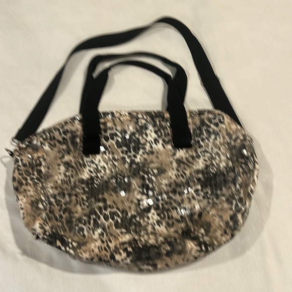 Victoria’s Secret cheetah🐆 duffel bag - Picture 3 of 6